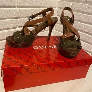 These neutral colors are a must! Size 6 Guess box is not available